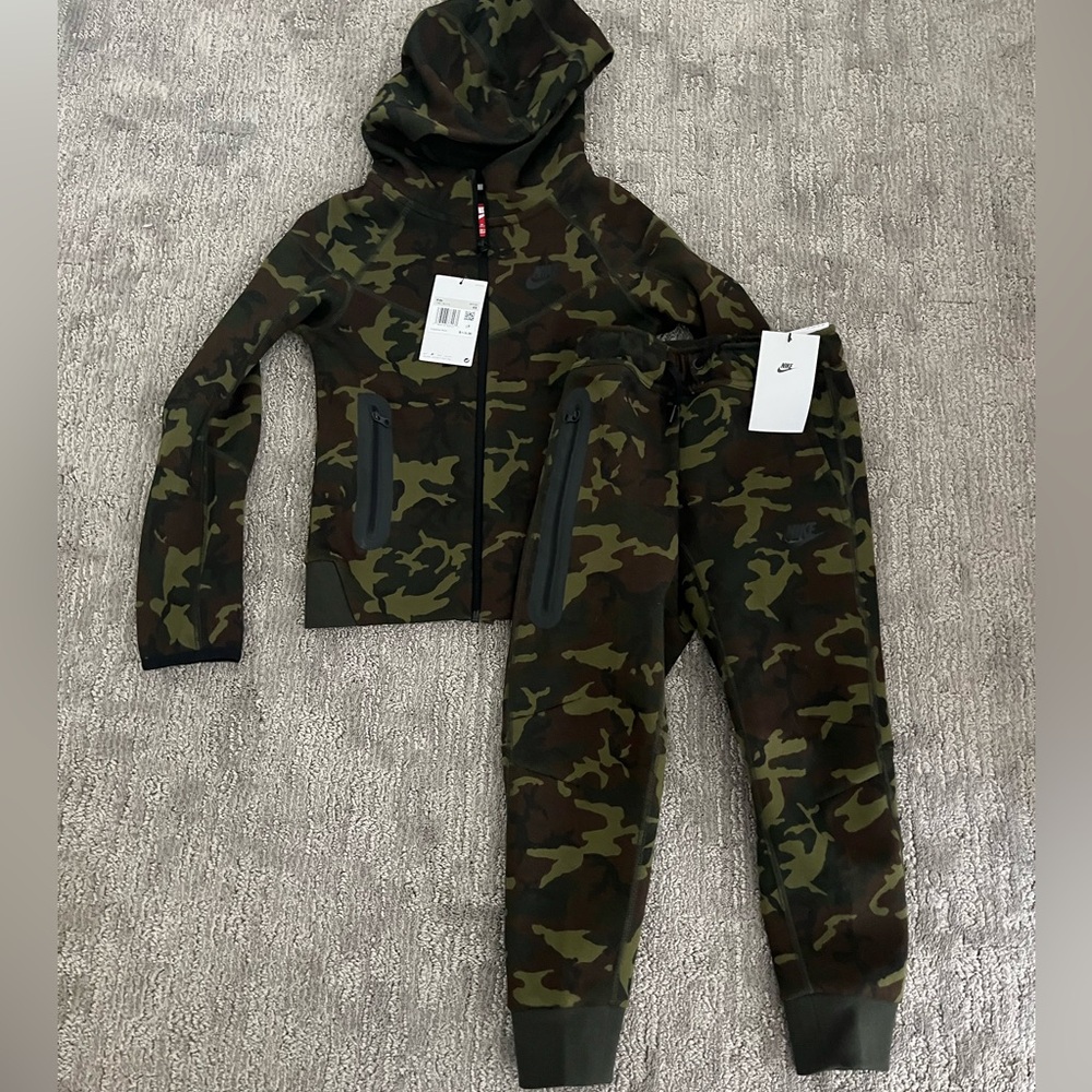 Nike Tech camo set